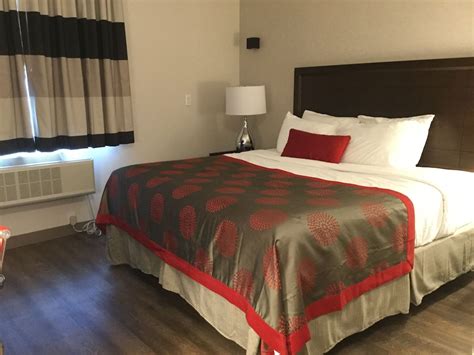 Ramada by Wyndham Bronx Terminal .